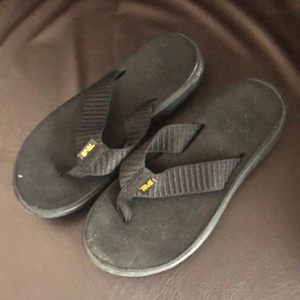 Kids Teva foam insole sandals‎ size 5